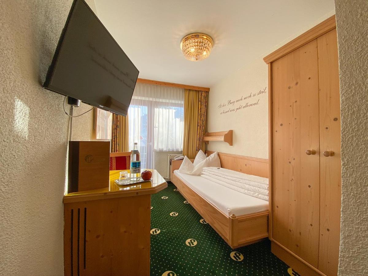 Hotel Pachmair - Im Herzen Des Zillertal'S 유던스 외부 사진